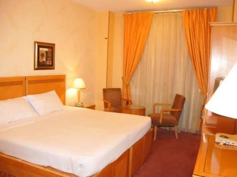 Qasr Al Ansar Golden Tulip Hotel होटल