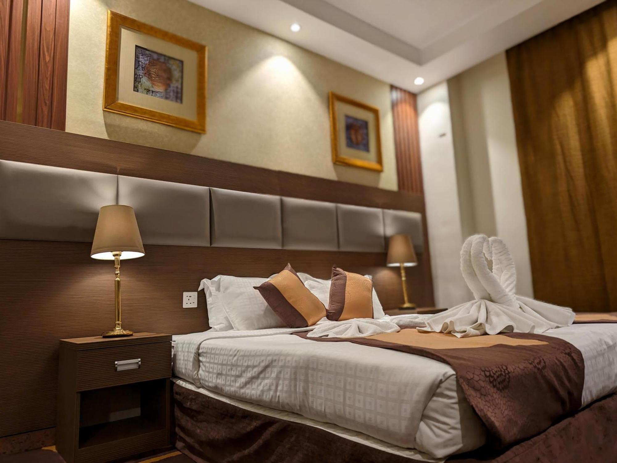 Qasr Al Ansar Golden Tulip Hotel होटल