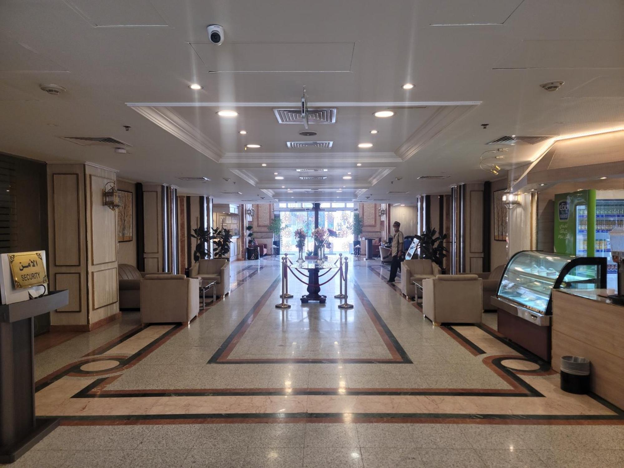Qasr Al Ansar Golden Tulip Hotel होटल 3*