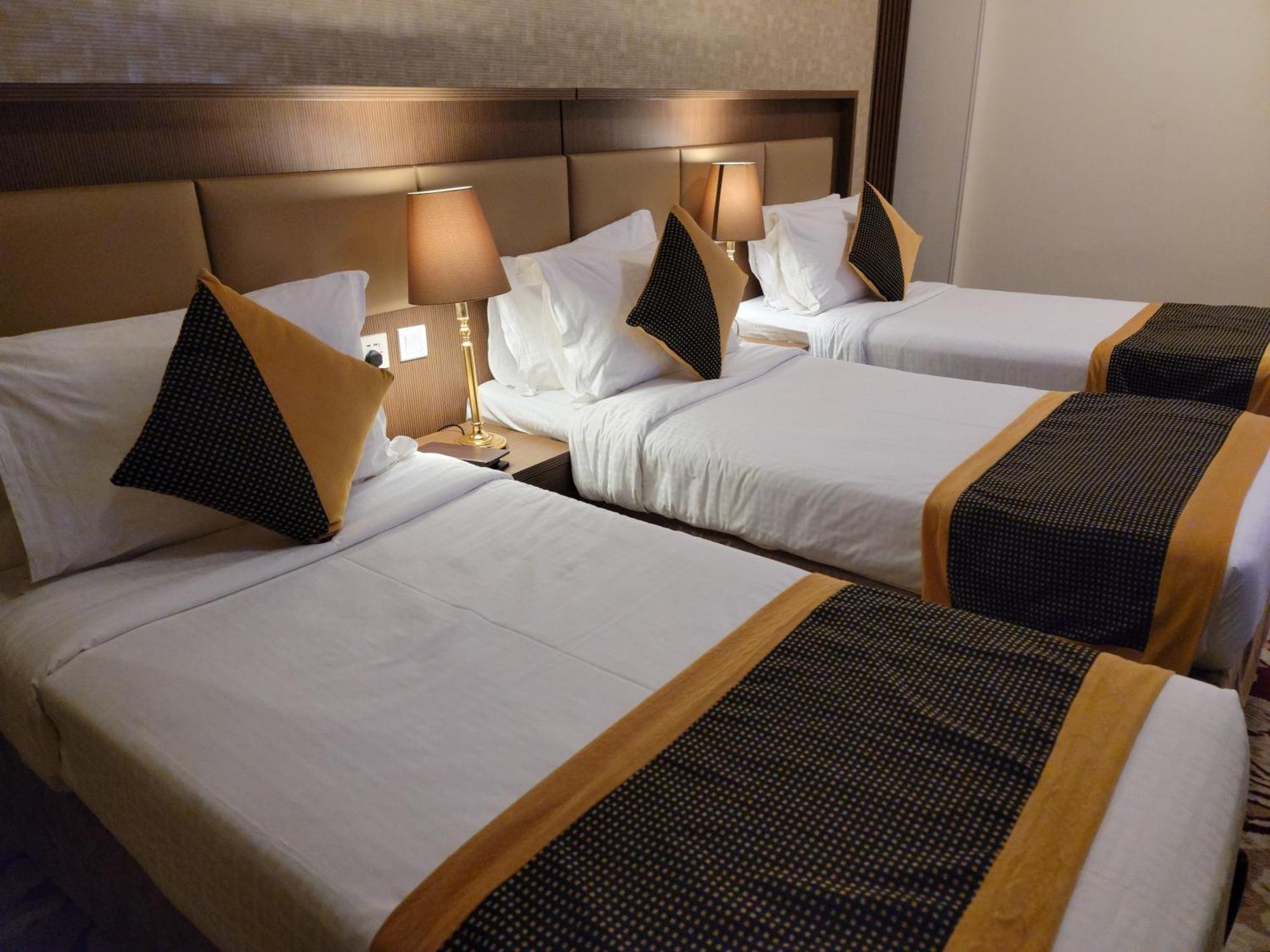 Qasr Al Ansar Golden Tulip Hotel