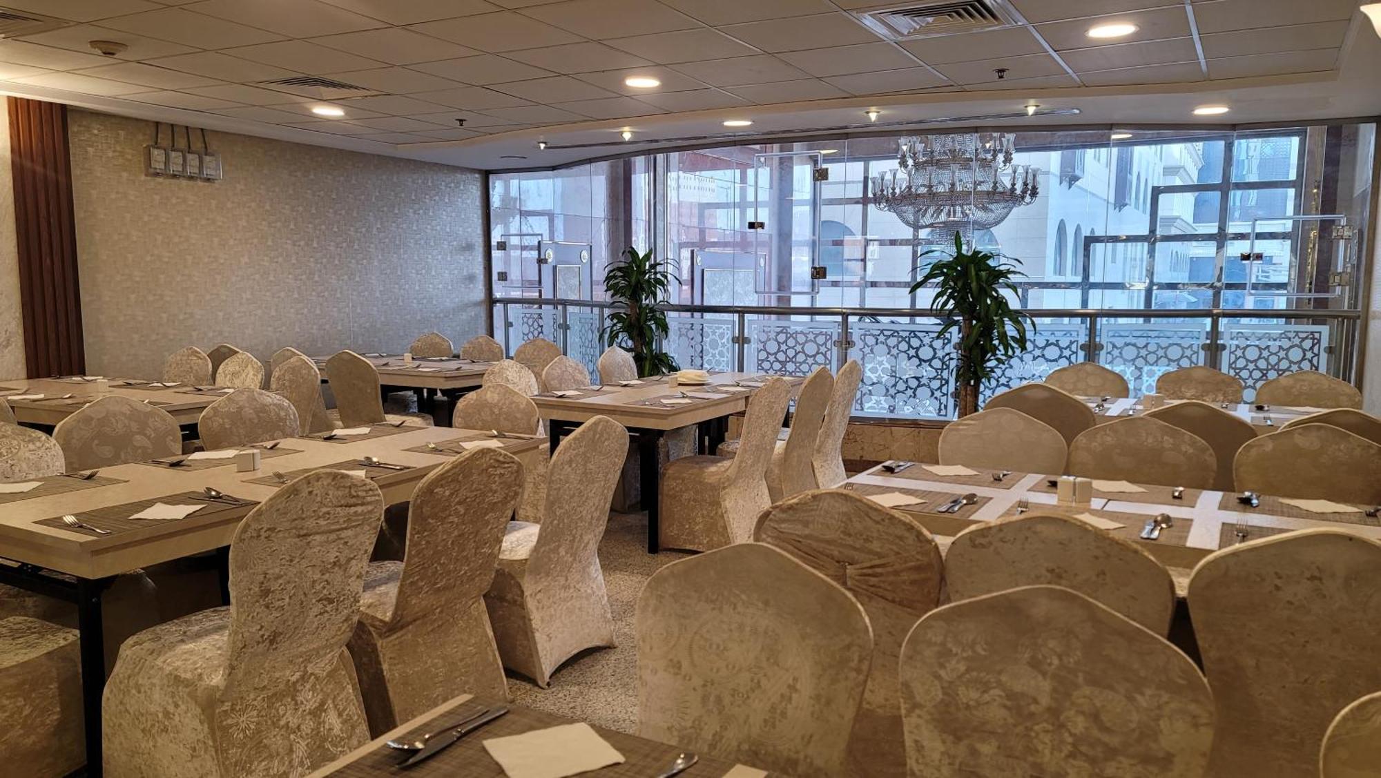 होटल Qasr Al Ansar Golden Tulip Hotel 3*