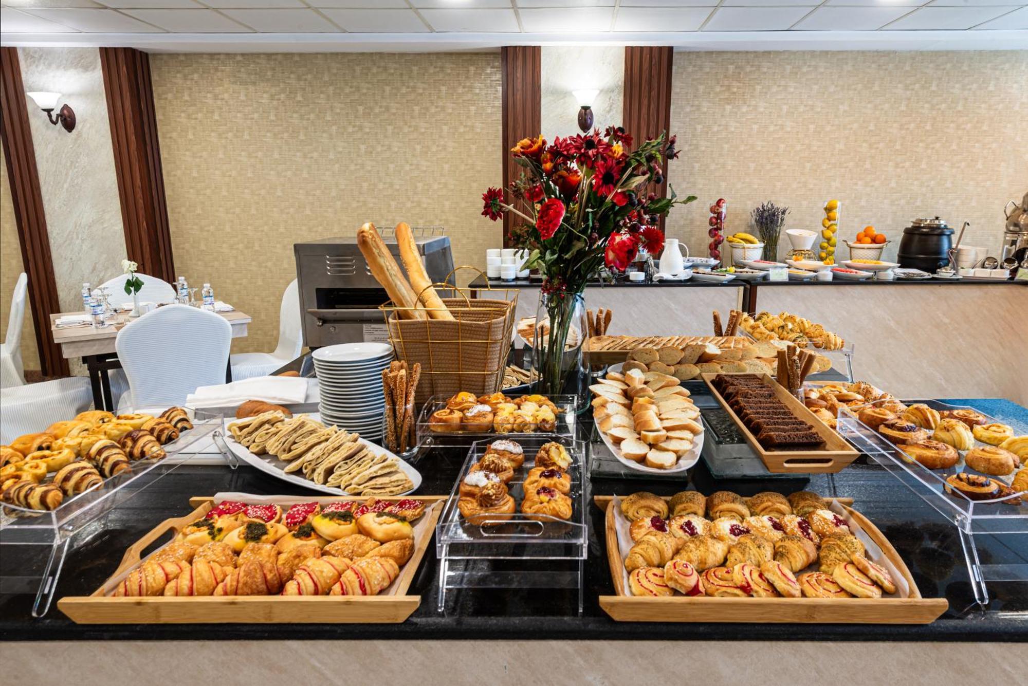 Qasr Al Ansar Golden Tulip Hotel होटल Medina