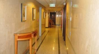 Qasr Al Ansar Golden Tulip Hotel होटल